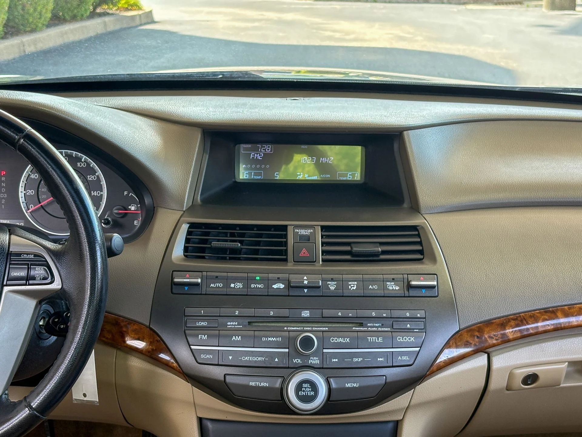 Used 2010 White Honda EX-L image 25
