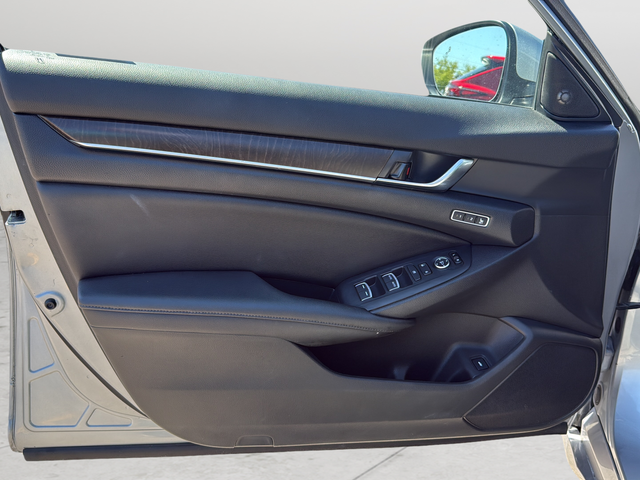 Used 2019 Silver Honda EX-L image 13