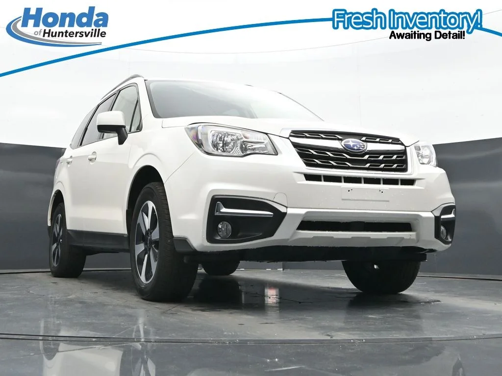 Used 2018 Crystal White Pearl Subaru 2.5i Premium image 24