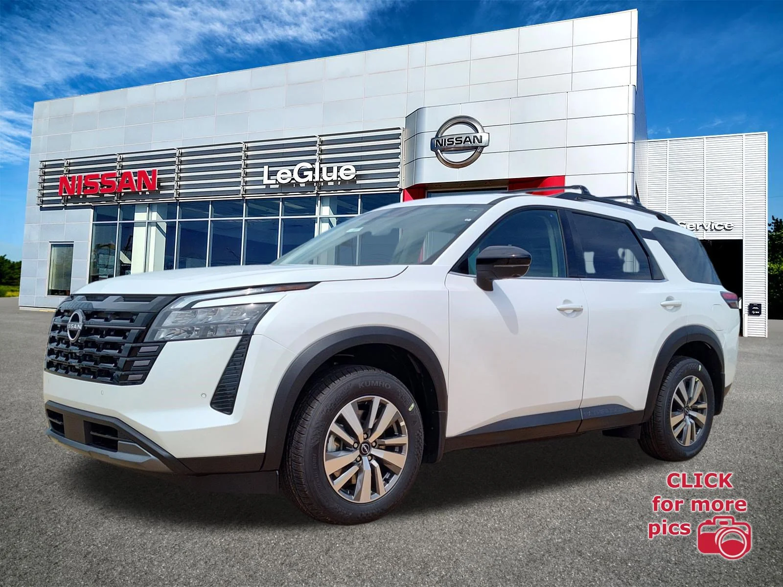 2026 Nissan Pathfinder SL 2WD's photo
