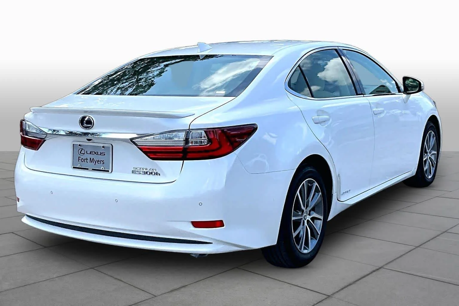 Used 2018 Eminent White Pearl Lexus  image 12