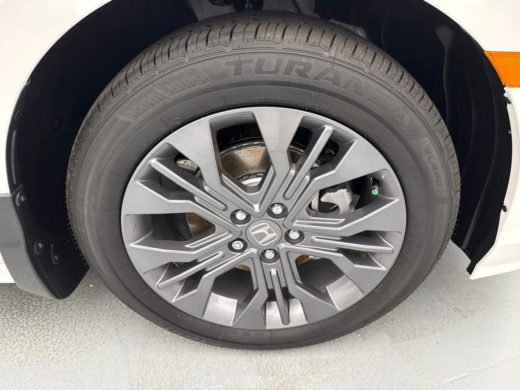 New 2026 Platinum White Pearl Honda Touring image 15