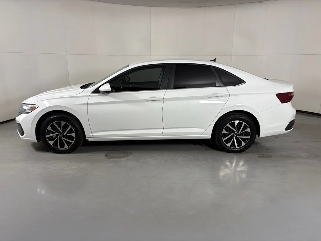 Used 2022  Volkswagen 1.5T S image 5