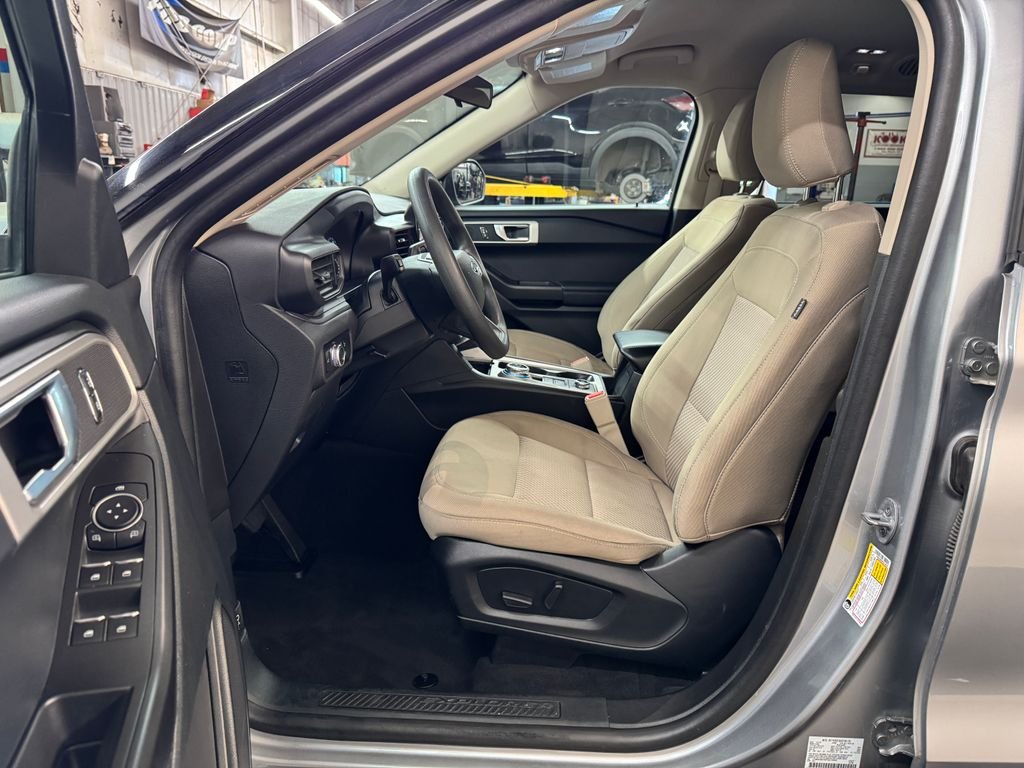 Used 2023 Silver Ford Base image 17
