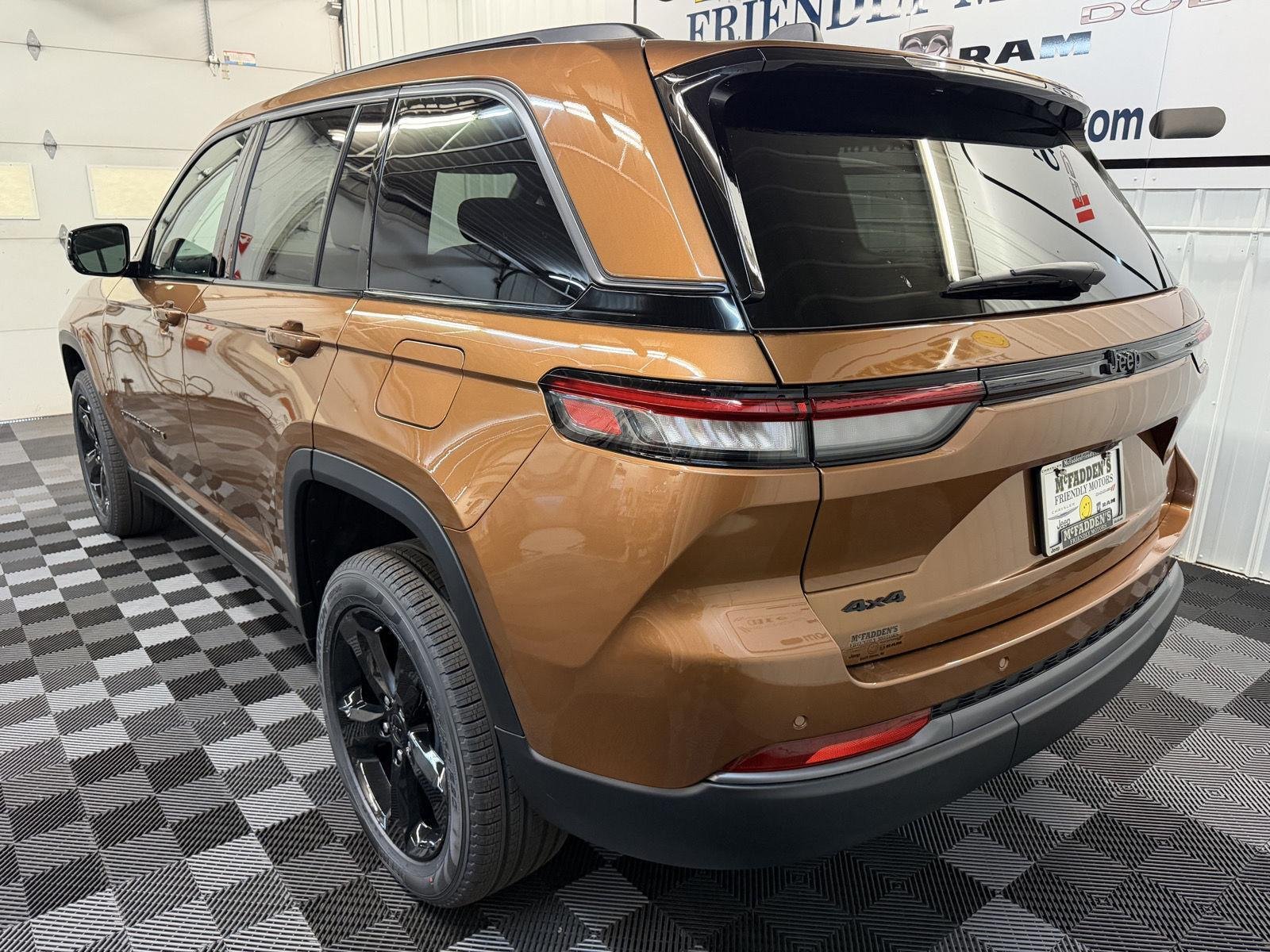 New 2026 Copper Shino Metallic Clear-Coat Exterior Paint Jeep Limited image 7