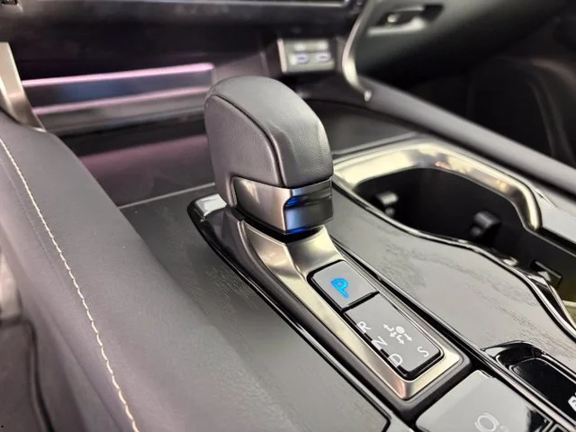 Used 2025 White Lexus 350h Luxury image 38