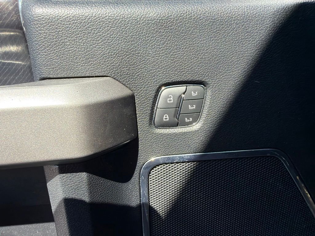 Used 2020 Magnetic Ford Platinum image 41
