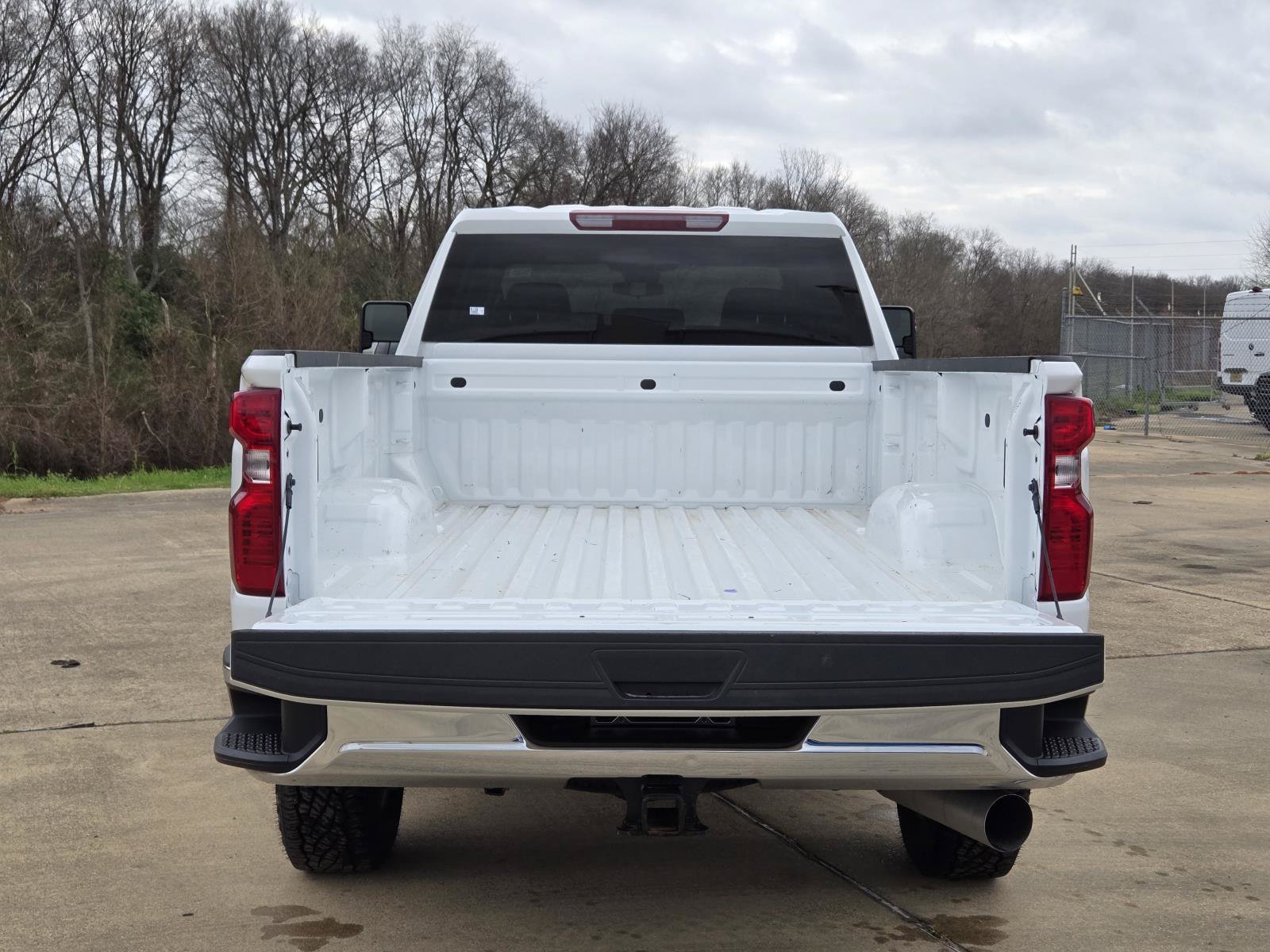 Used 2025 Summit White Chevrolet LT image 10