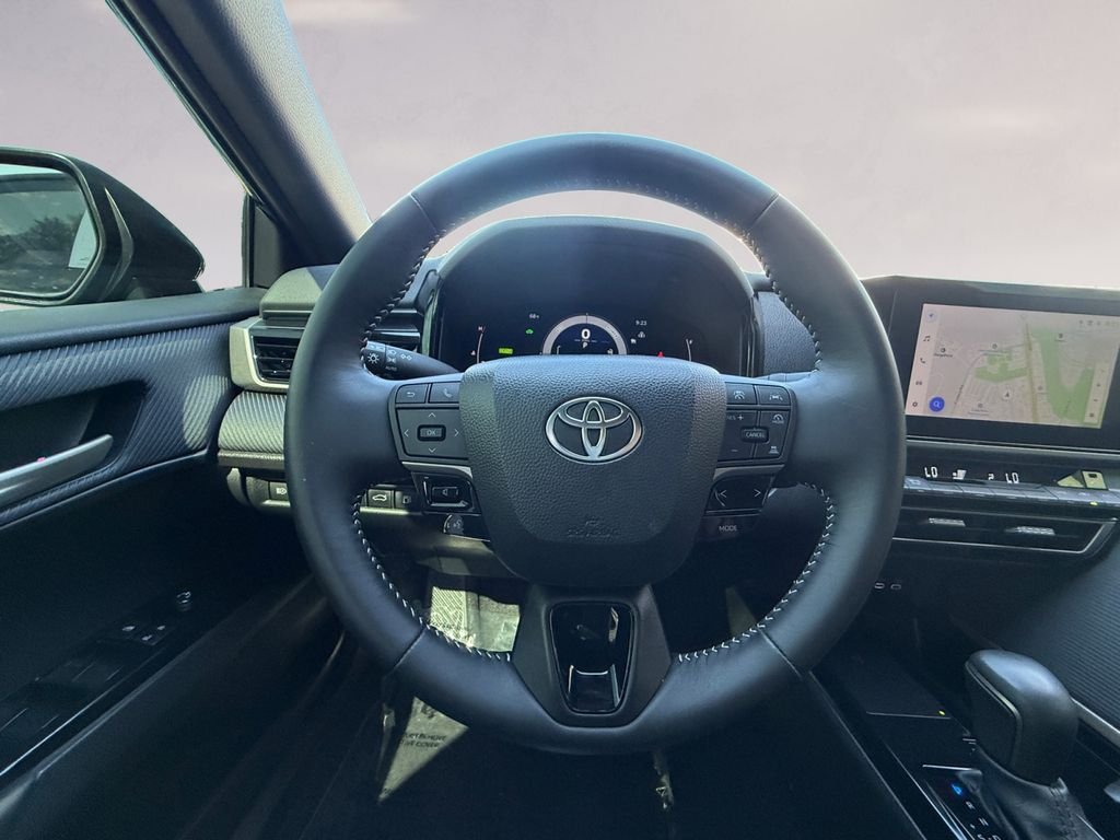 Used 2025  Toyota SE image 13