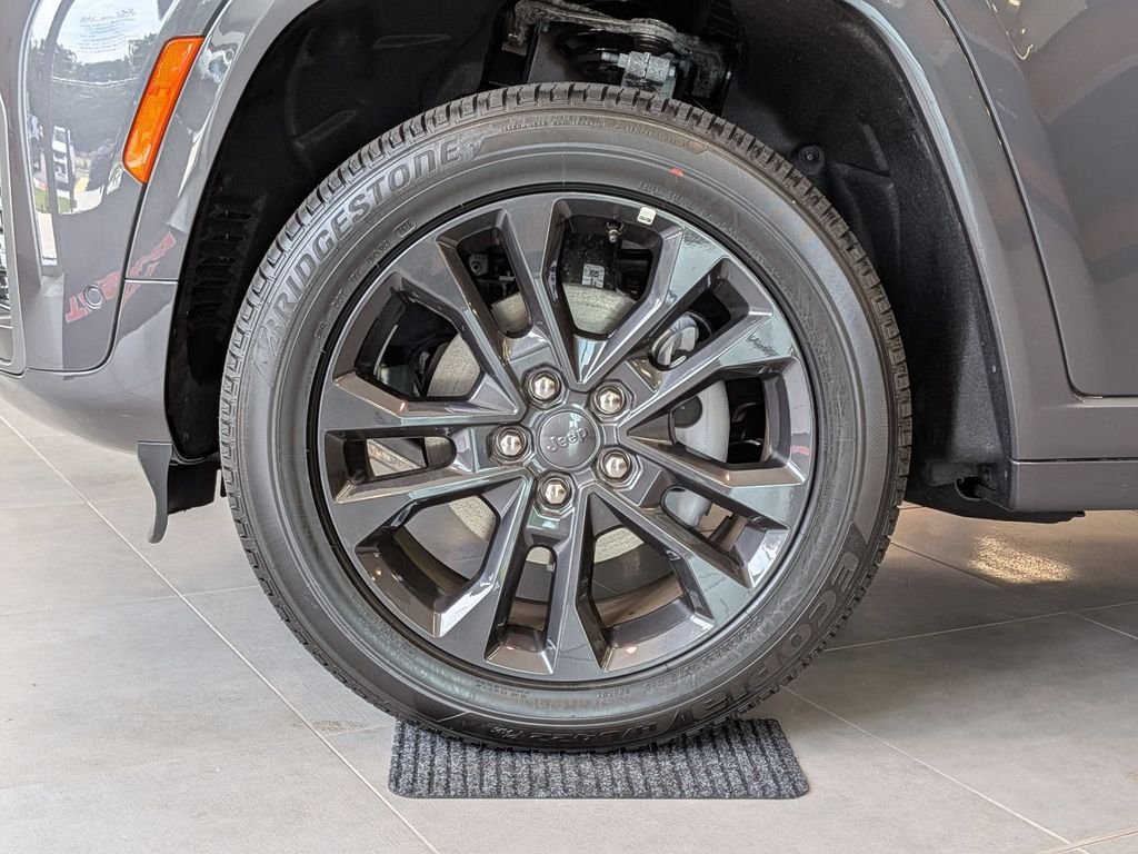 New 2026 Baltic Gray Metallic Clear-Coat Exterior Paint Jeep Limited Reserve image 24