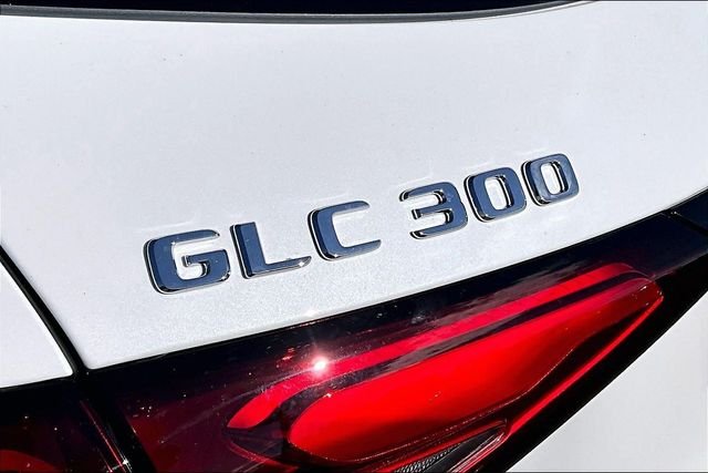 New 2026 MANUFAKTUR Moonlight White Metallic Mercedes-Benz GLC 300 image 15