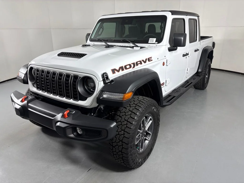Used 2025 White Jeep Mojave image 4