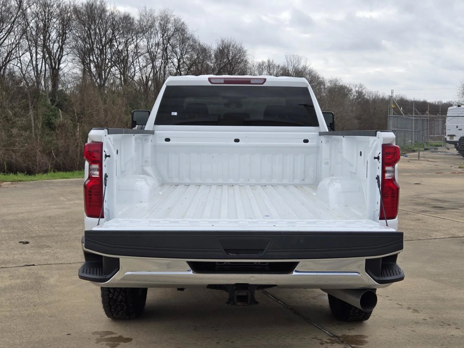 Used 2025 Summit White Chevrolet LT image 10