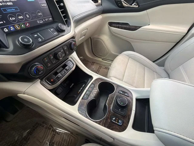 Used 2022 White GMC Denali image 30