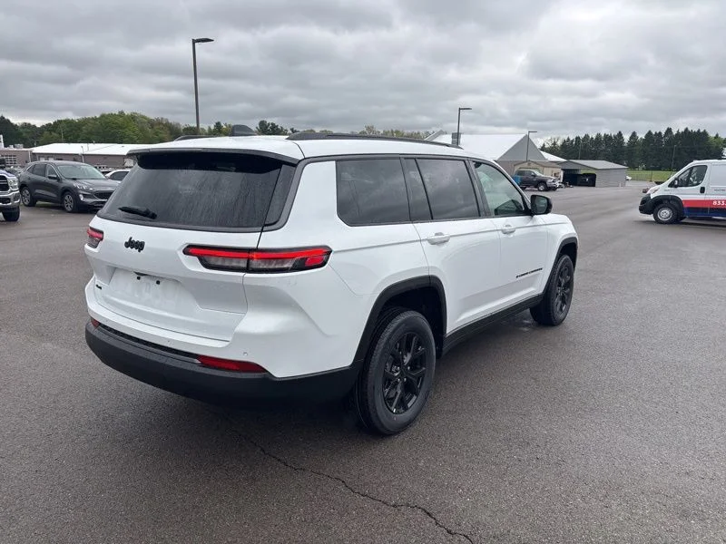 New 2026 Bright White Clear-Coat Exterior Paint Jeep Altitude image 3