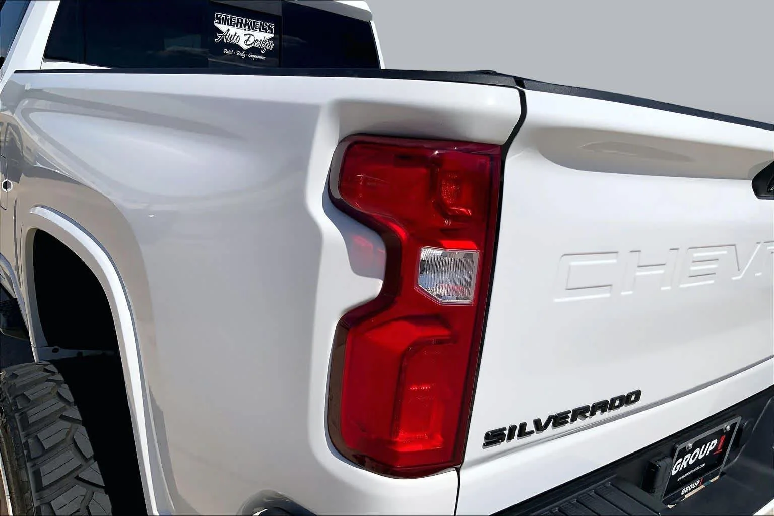 Used 2022 Summit White Chevrolet LTZ image 28