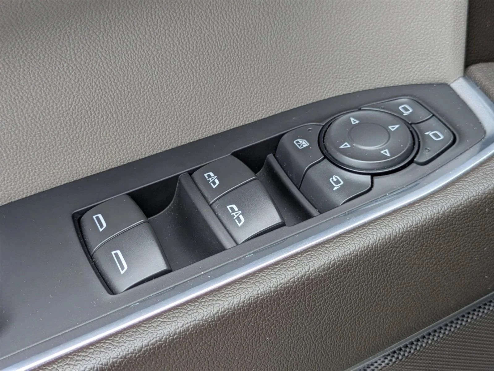 Used 2023 Summit White Chevrolet LTZ image 15