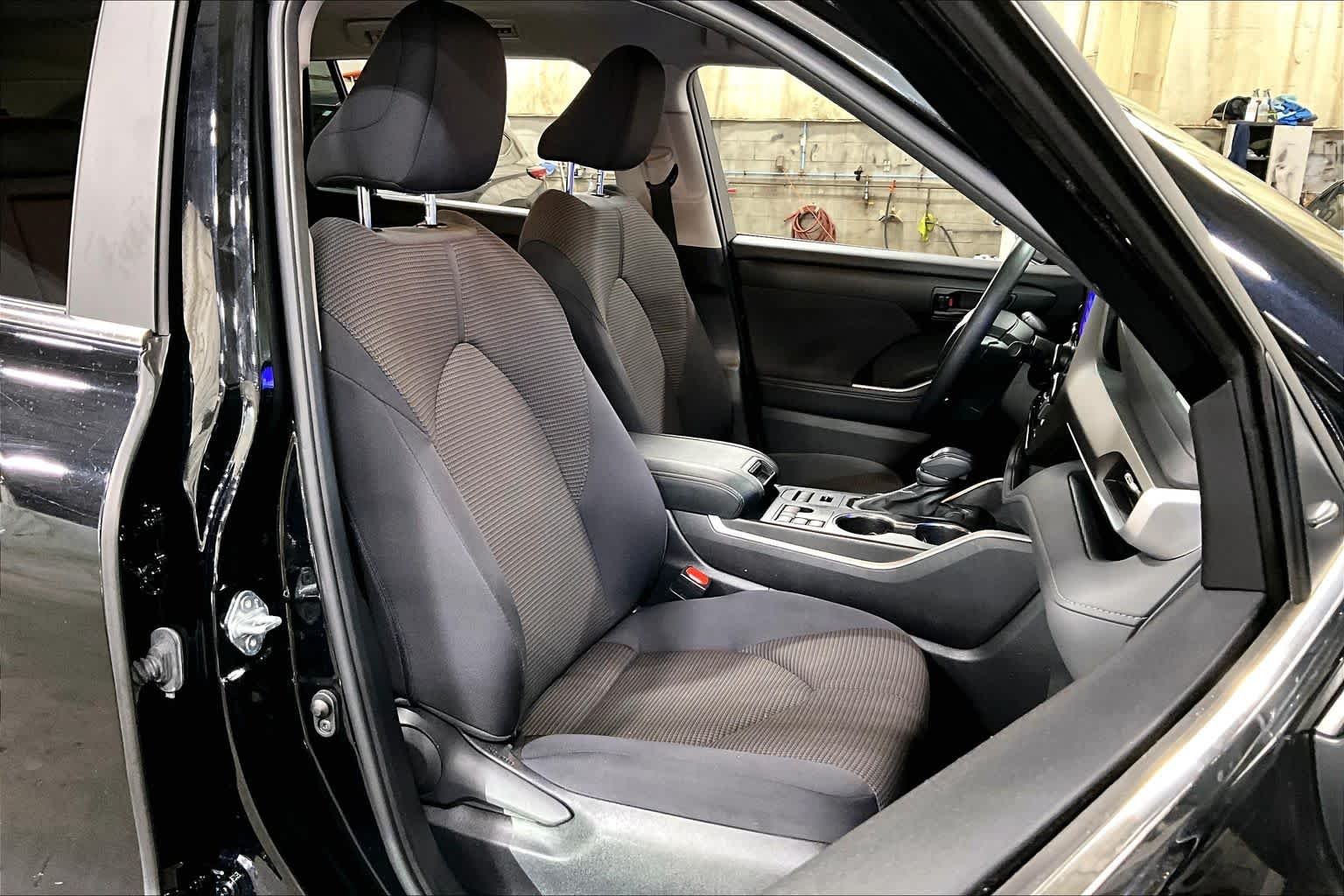 Used 2023 Midnight Black Metallic Toyota L image 9