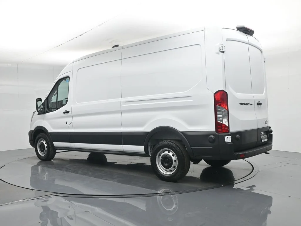New 2026 Oxford White Ford Base image 6