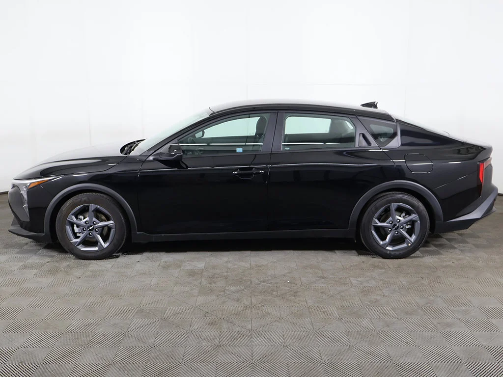 Used 2025 Black Kia LXS image 15