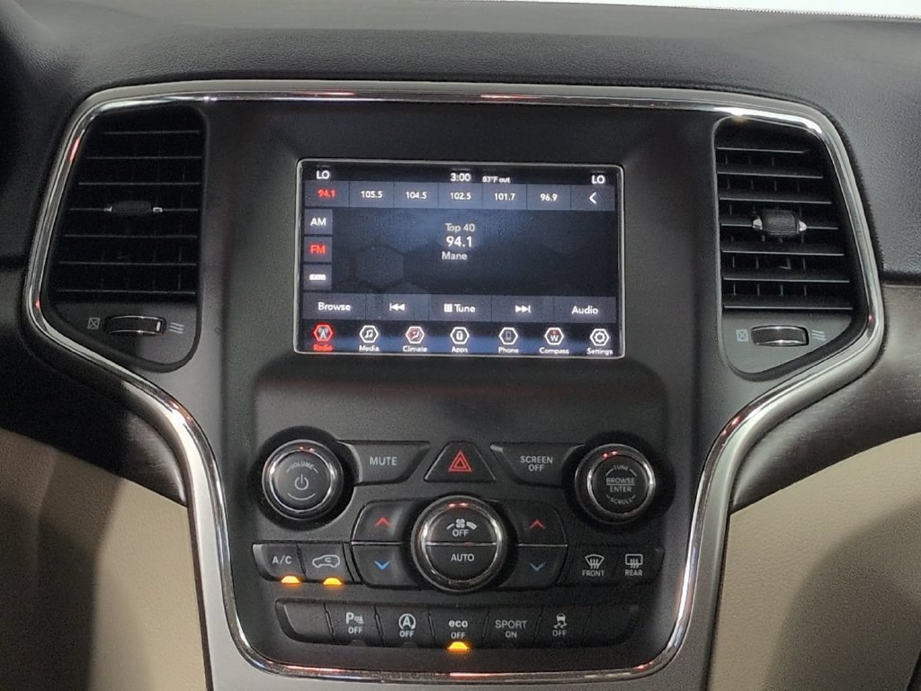 Used 2018 Red Jeep Laredo E image 24