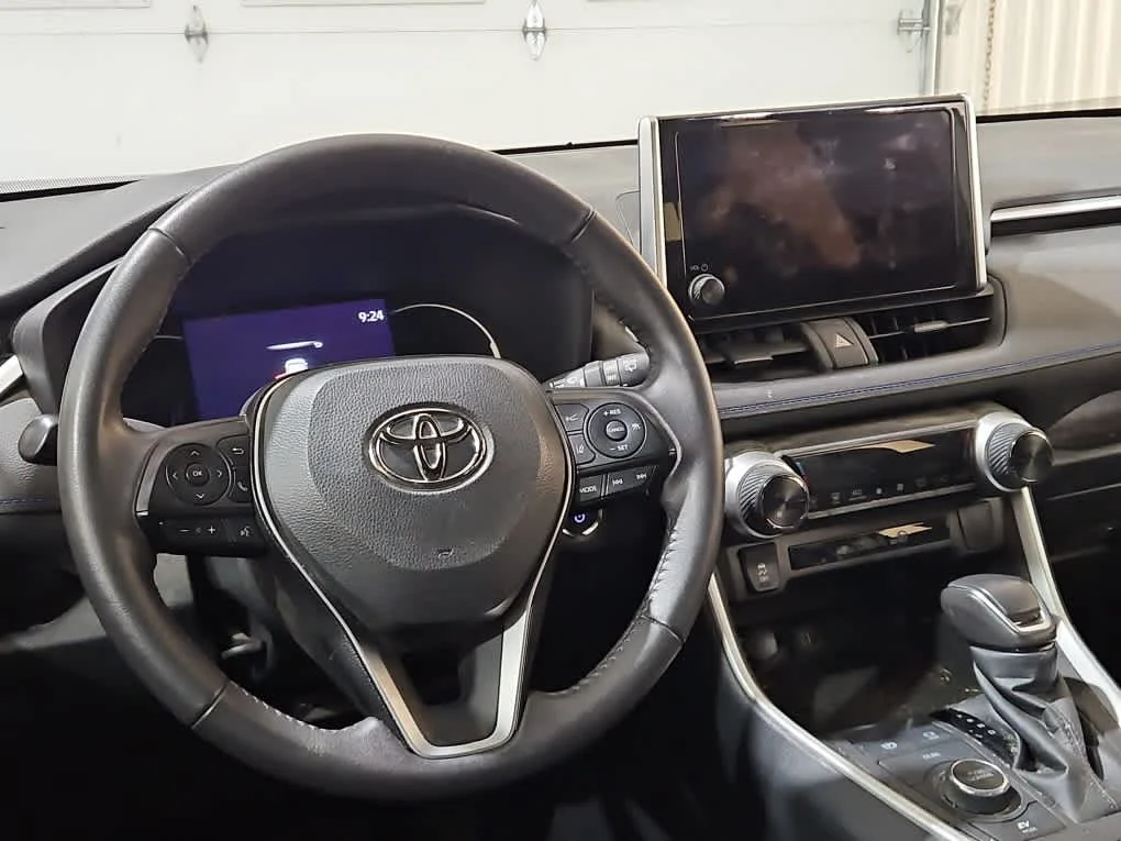 Used 2023 Wind Chill Pearl Toyota Hybrid SE image 13