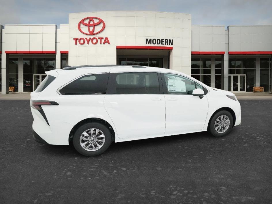 New 2026 Ice Cap Toyota LE image 4
