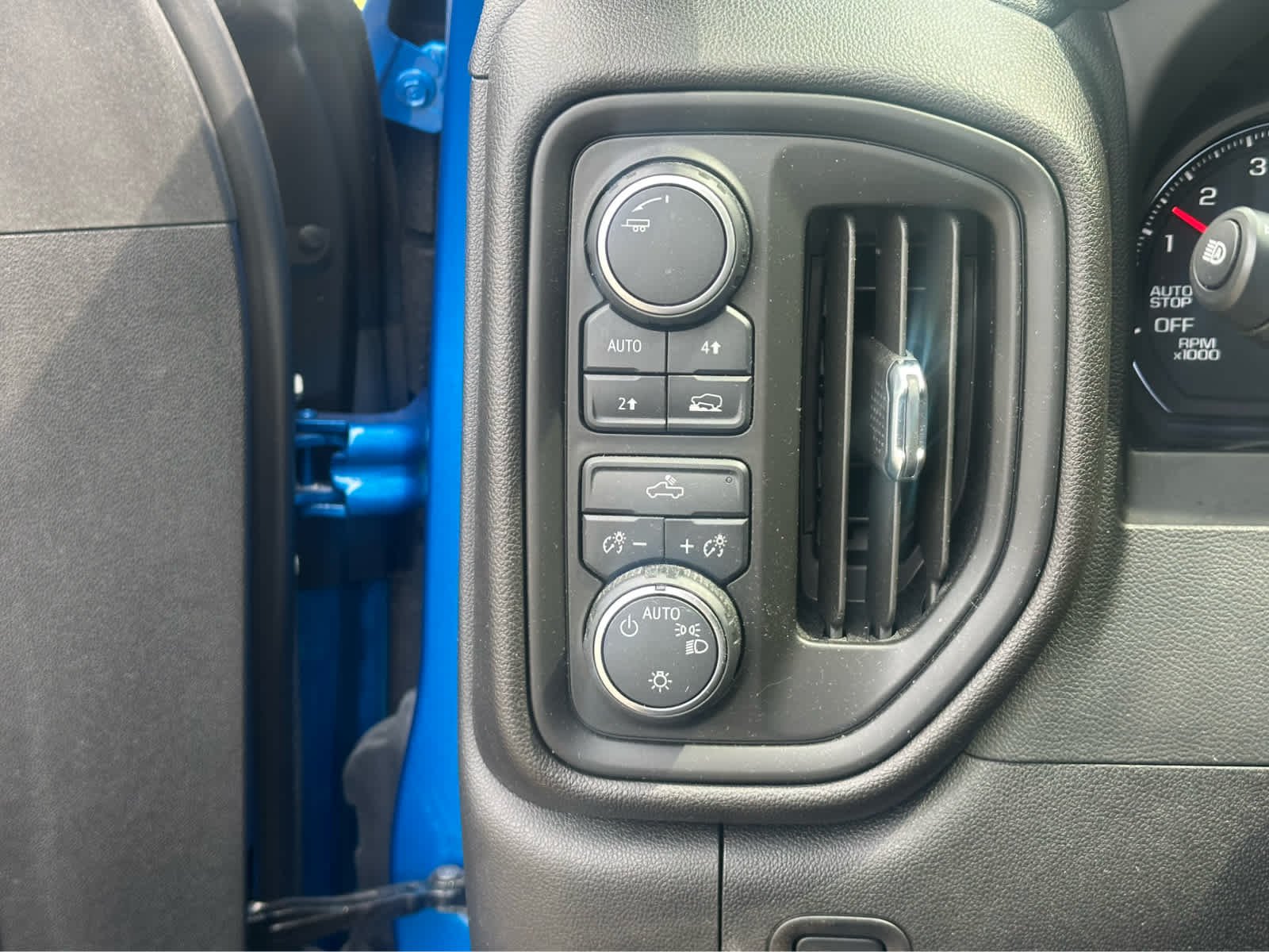 Used 2022 Glacier Blue Metallic Chevrolet Custom image 17