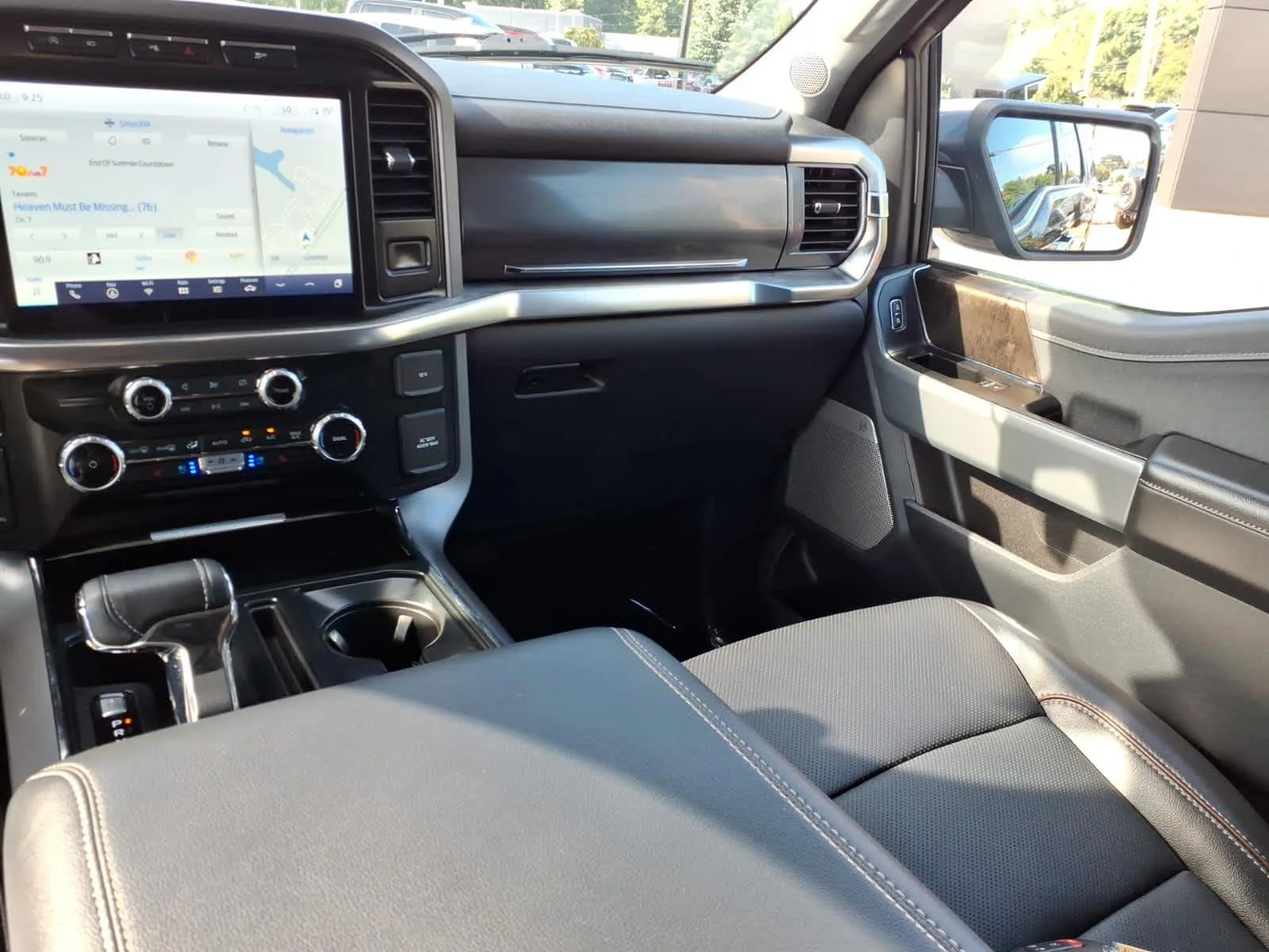 Used 2023 Agate Black Ford LARIAT image 16