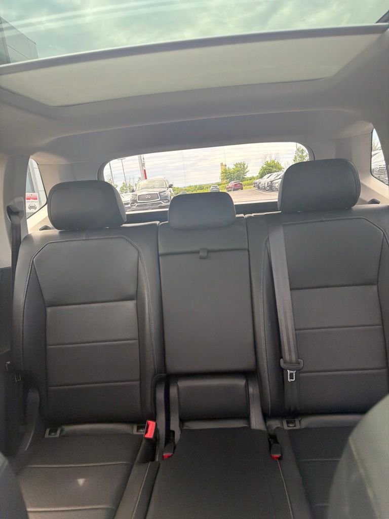 Used 2019 Black Metallic Volkswagen 2.0T SE image 10
