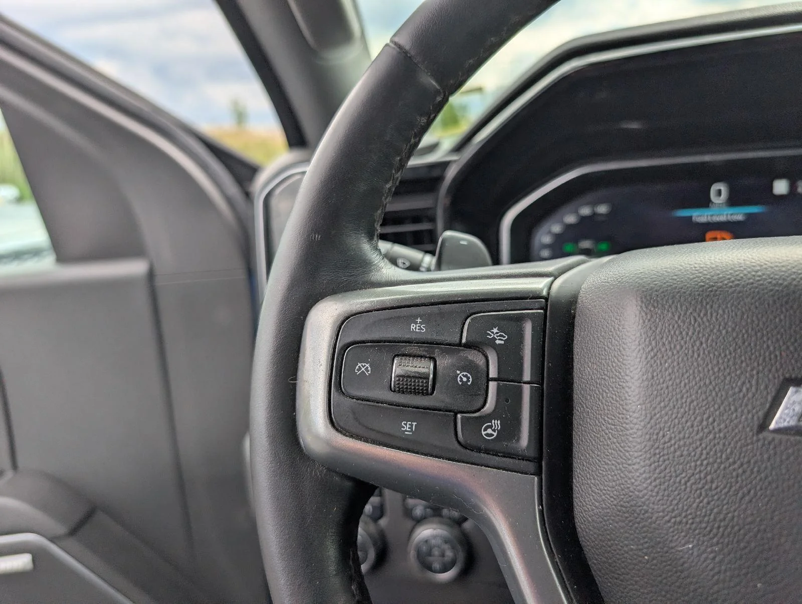 Used 2022  Chevrolet  image 16