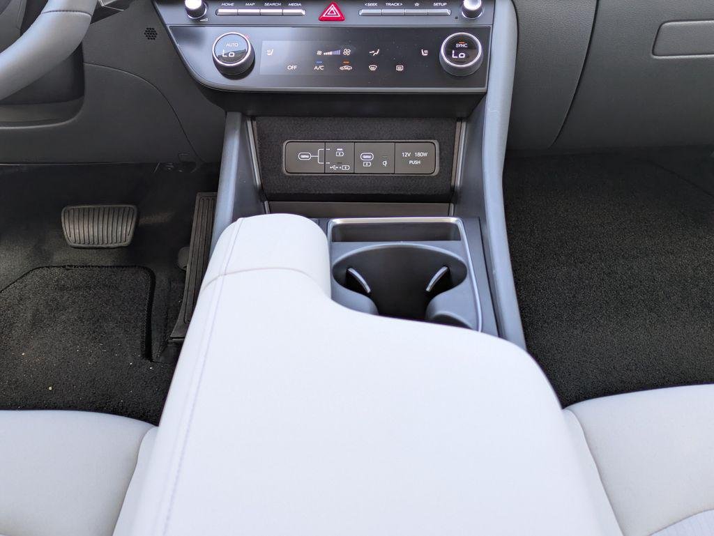 2026 Hyundai Sonata SEL - Photo 18