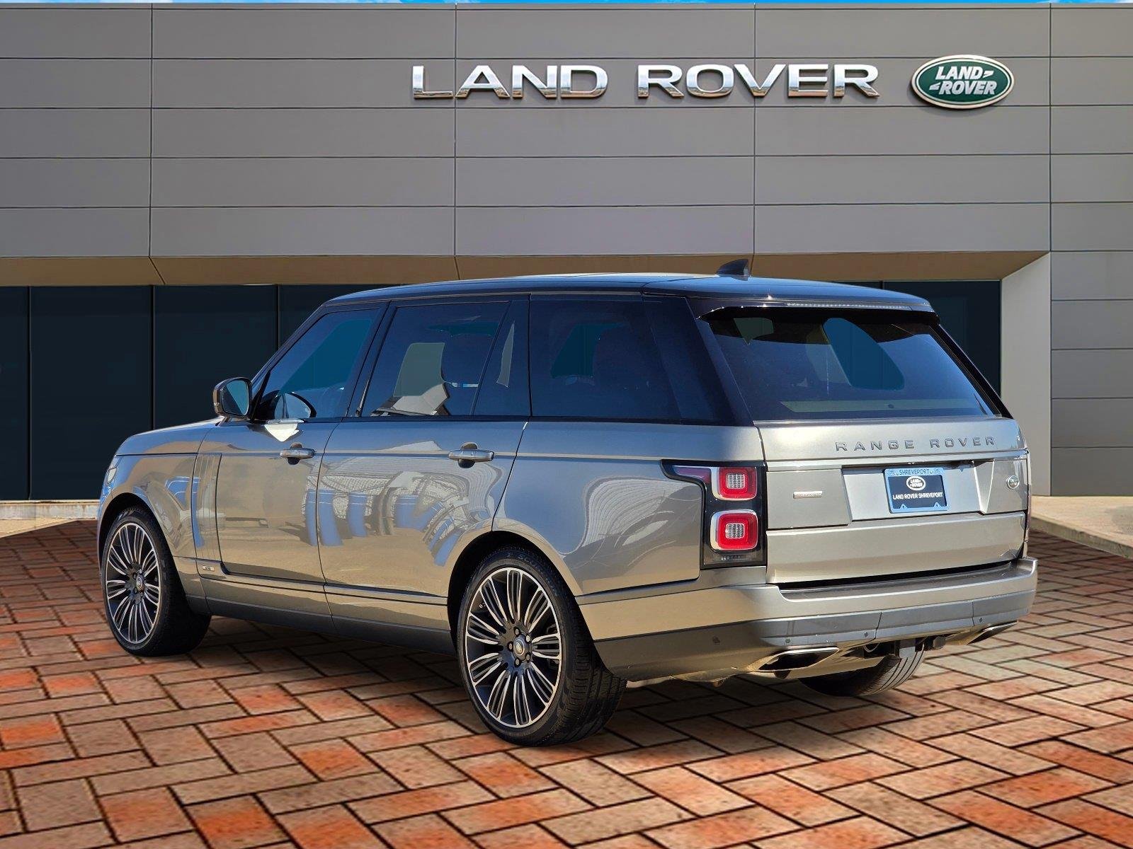 Used 2019 Silicon Silver Premium Metallic Land Rover Autobiography image 6