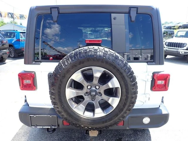Used 2018 White Jeep Unlimited Sahara image 4