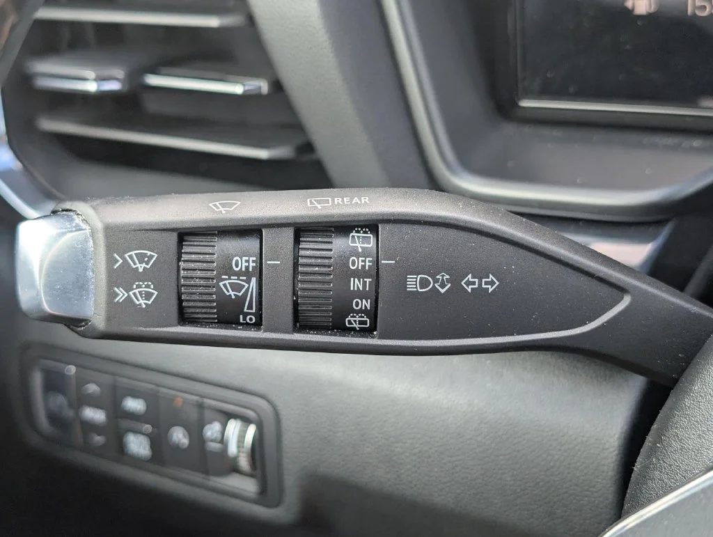 Used 2026 Summit White GMC AT4 image 24