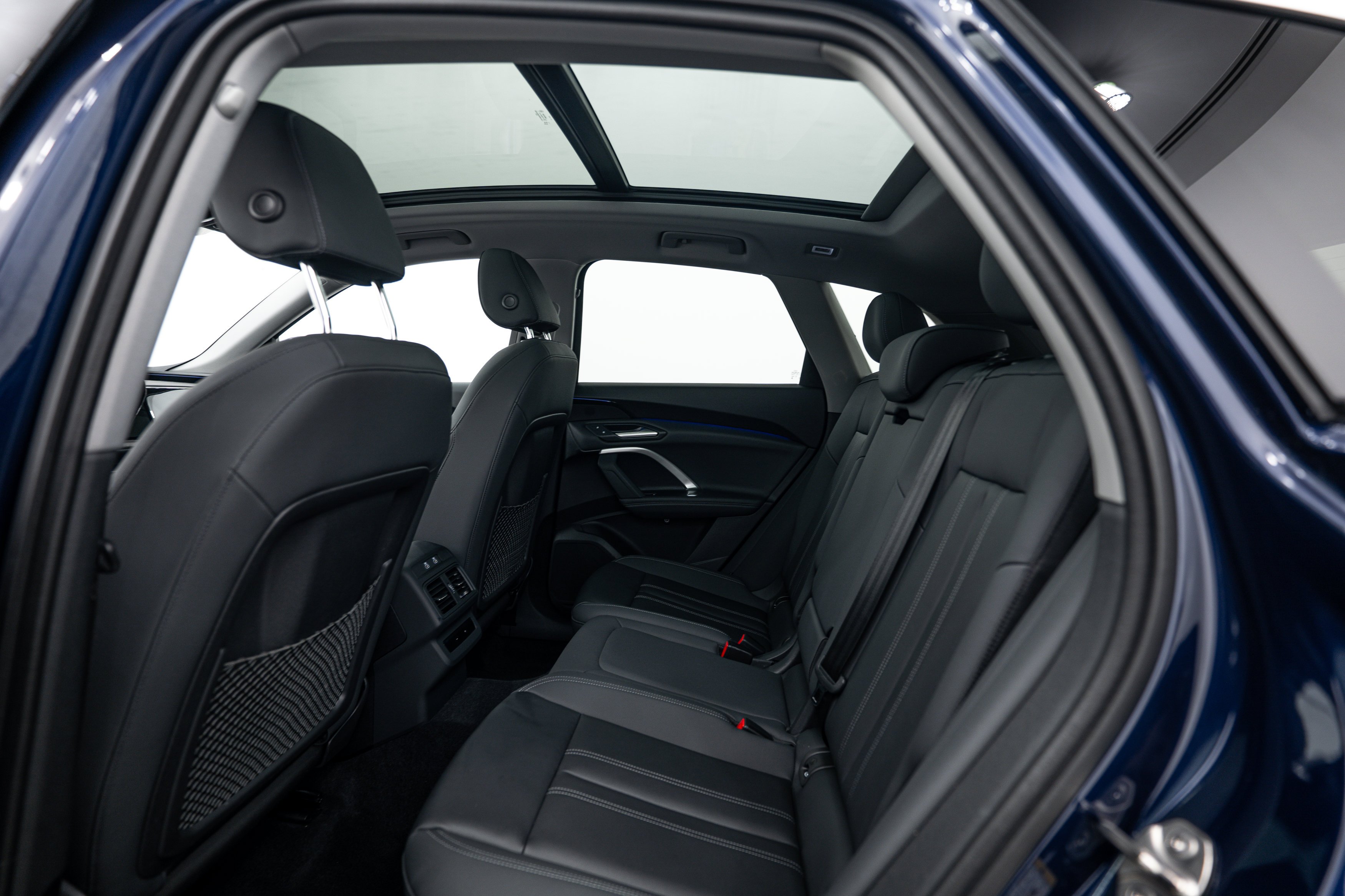 Used 2025 Navarra Blue Metallic Audi Premium image 17