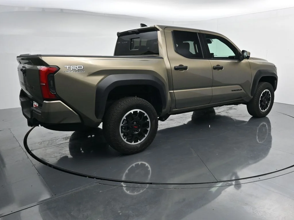 Used 2026  Toyota SR5 image 7