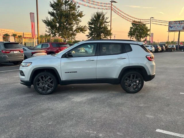 Used 2026 Silver Jeep Latitude image 39