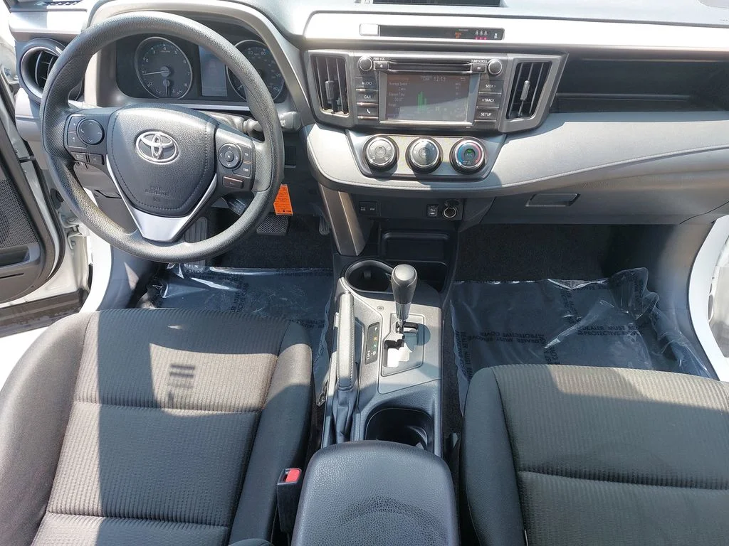 Used 2018 White Toyota LE image 9