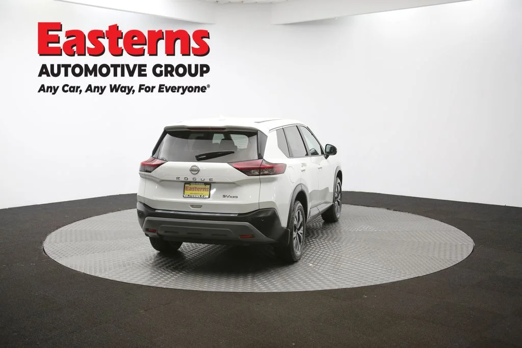 Used 2022 White Nissan SV image 37