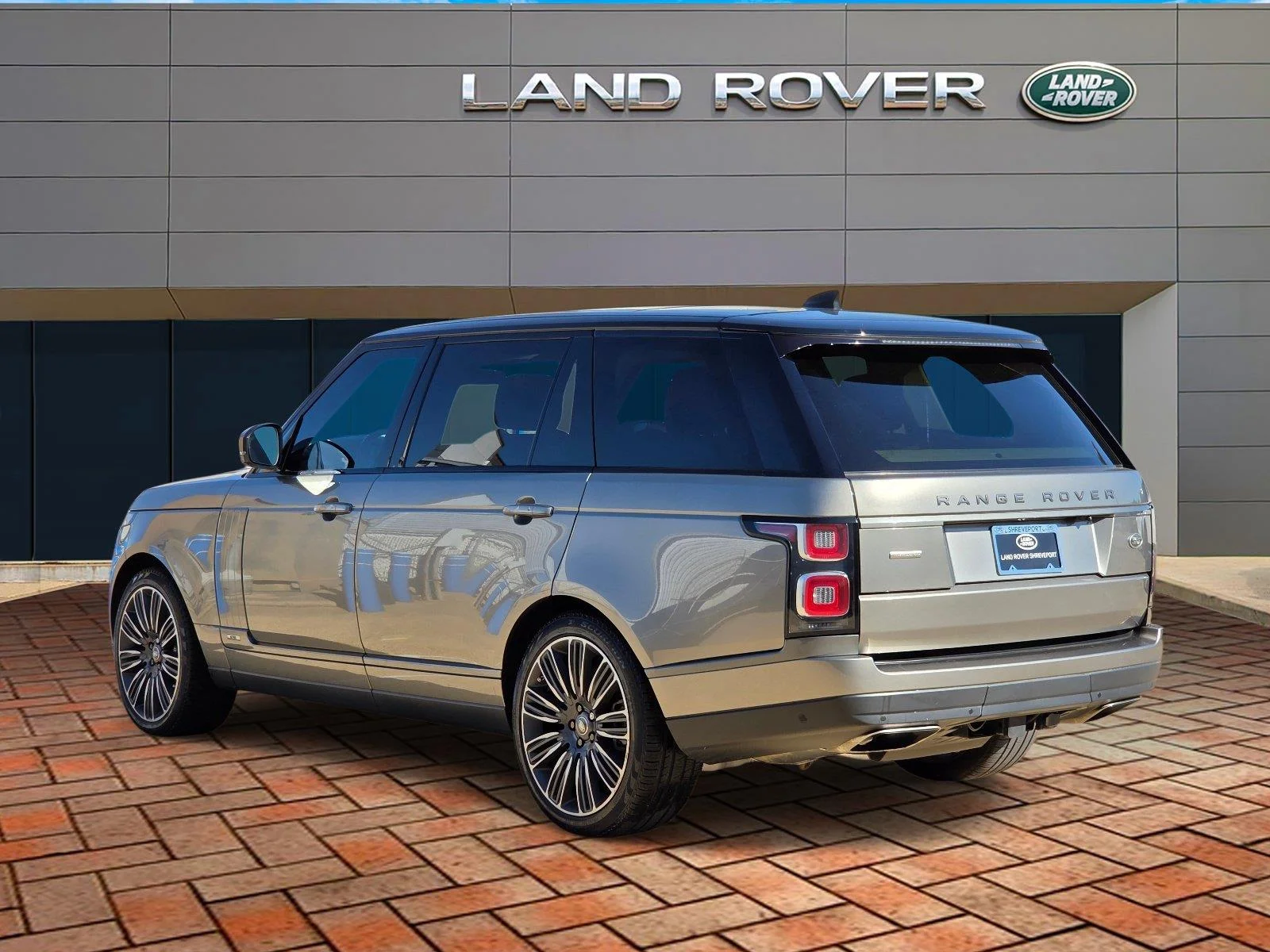 Used 2019 Silicon Silver Premium Metallic Land Rover Autobiography image 6