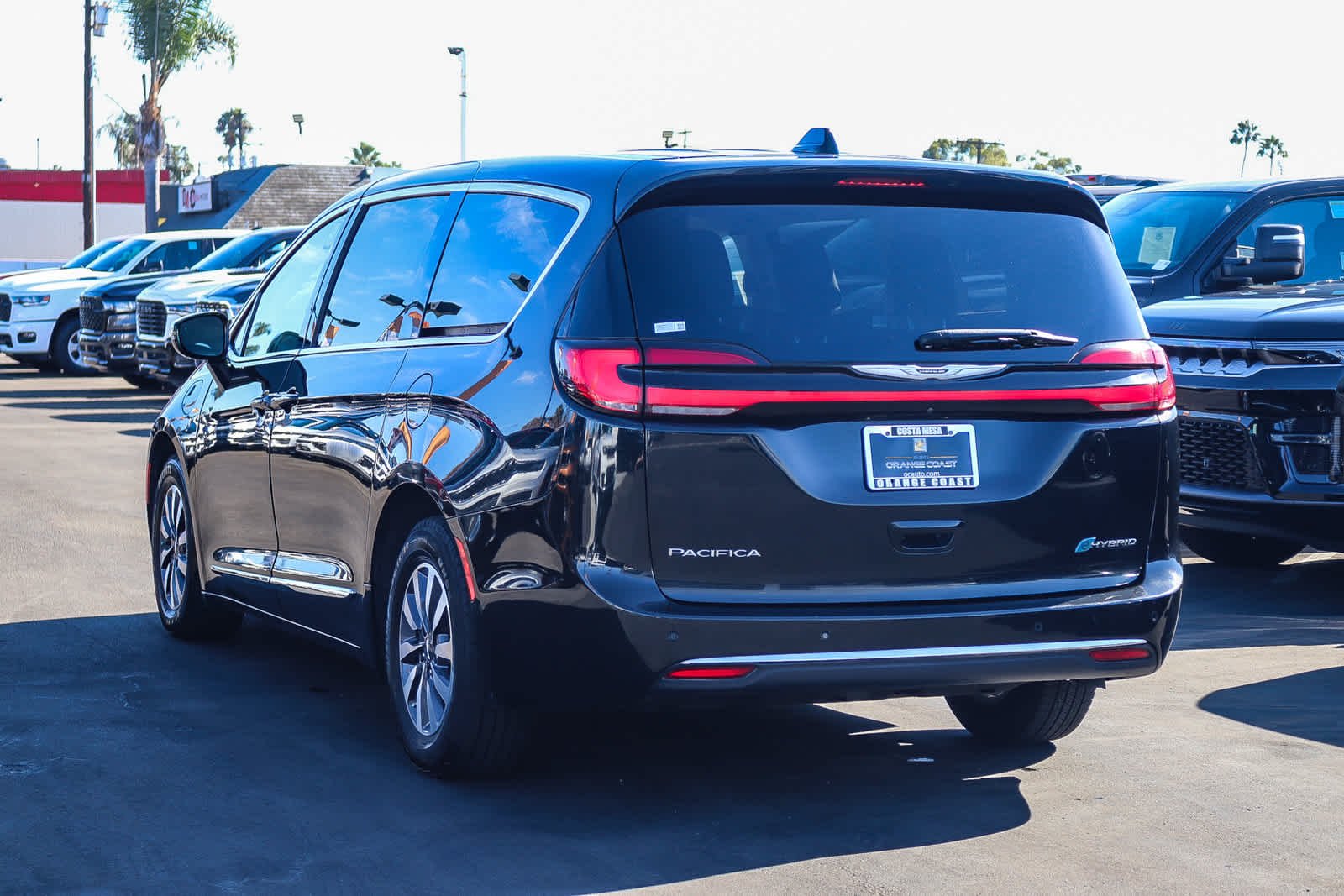 Used 2023 Brilliant Black Crystal Pearlcoat Chrysler Hybrid Limited image 6