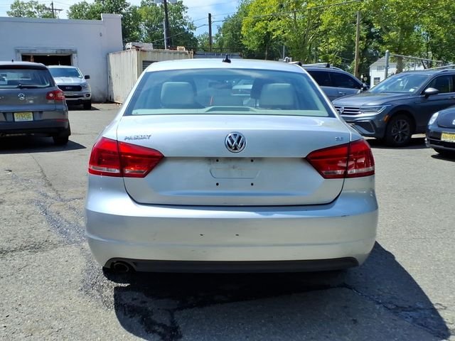 Used 2012 Silver Volkswagen 2.5 SE image 7