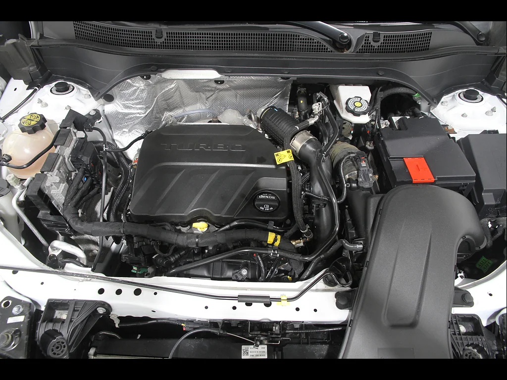 Used 2024 Summit White Chevrolet ACTIV image 21