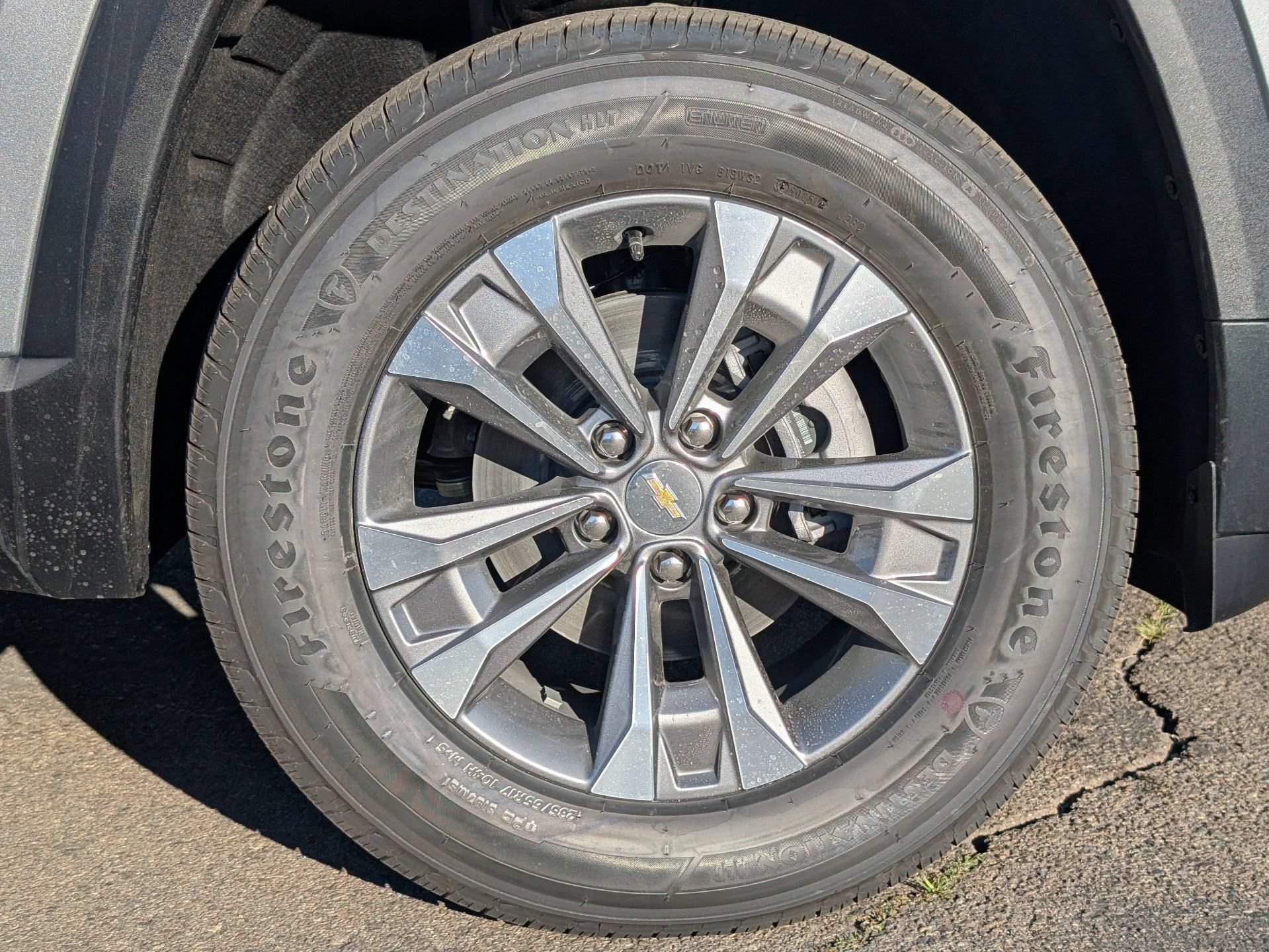 New 2027 Sterling Gray Metallic Chevrolet LT image 6