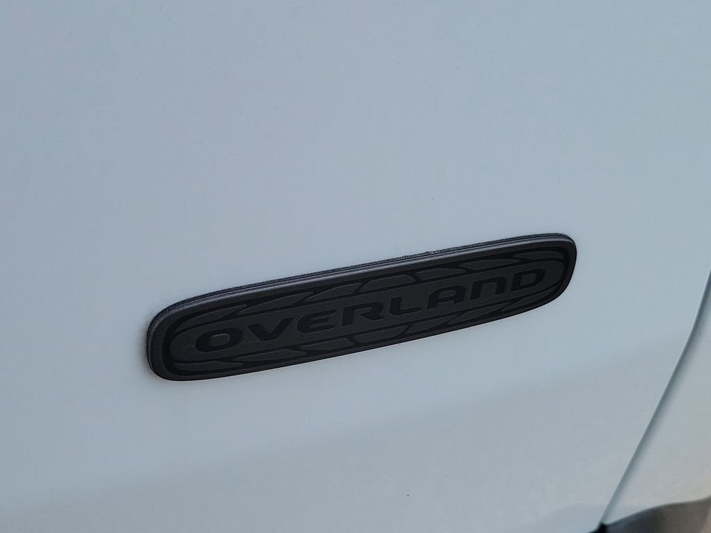 New 2026 Bright White Clear-Coat Exterior Paint Jeep Overland image 8