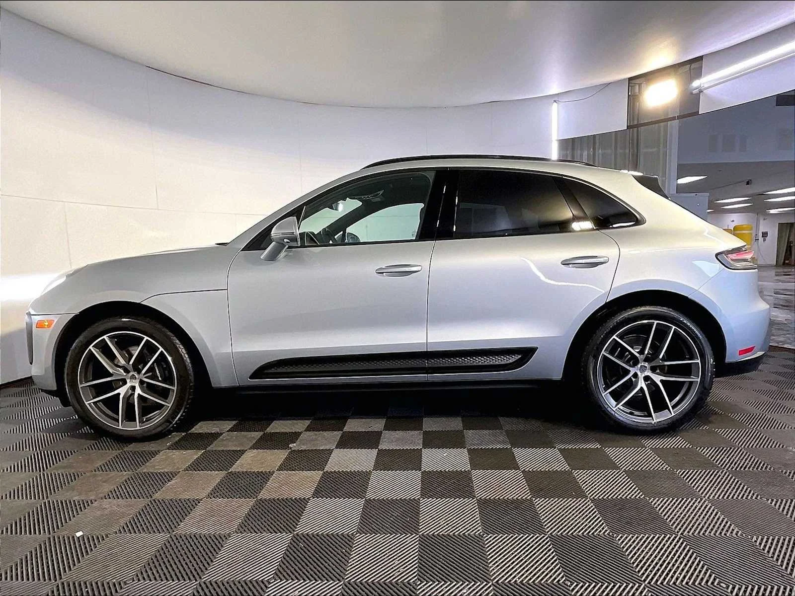 Certified Pre-Owned 2024 Porsche Macan