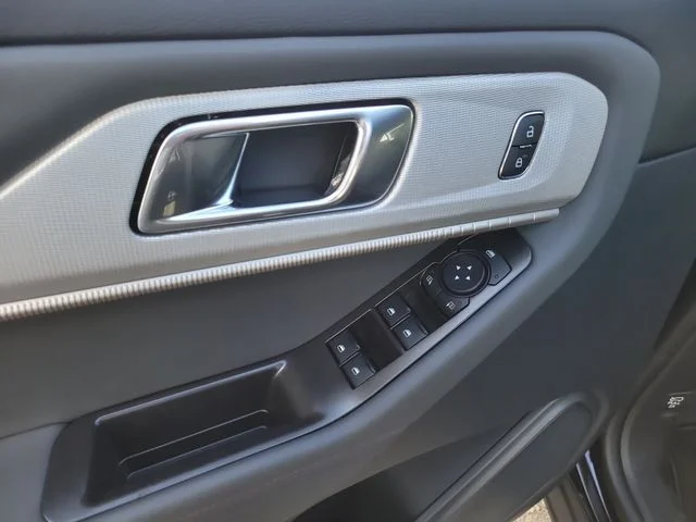 New 2027 Black Metallic Ford Active image 17