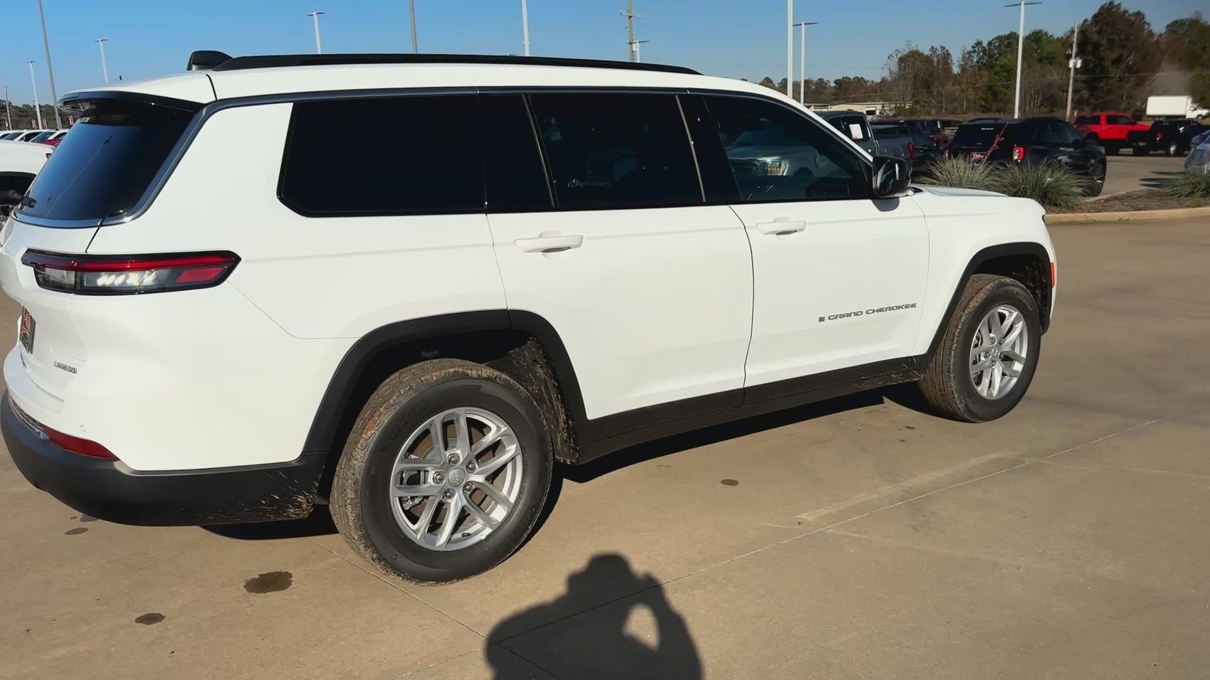 New 2025 Bright White Clearcoat Jeep Laredo image 9