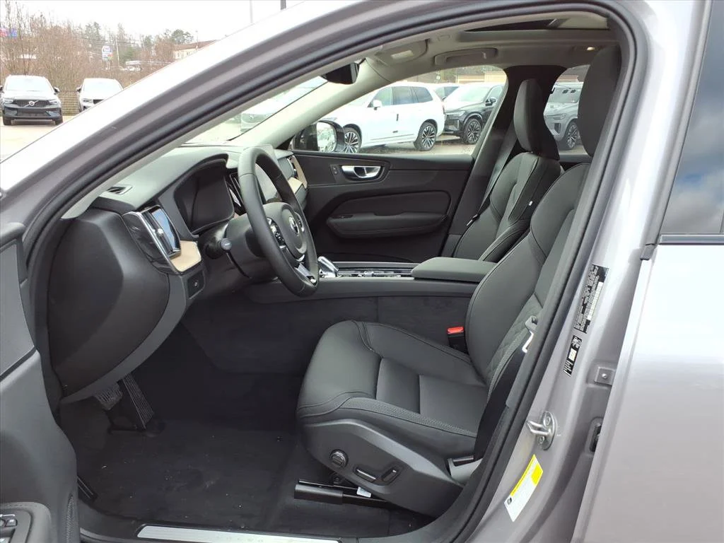 Used 2026 Aurora Silver Volvo Plus image 10